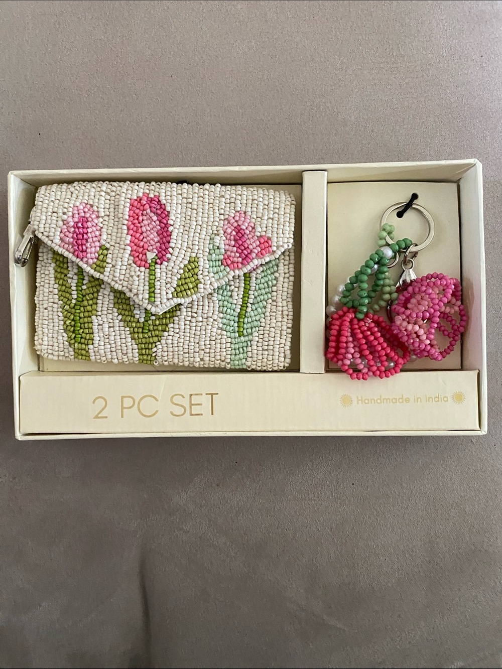 Sol And Mer Pink & Green Beaded Tulip Card Holder with Keychain. NWT BOXED